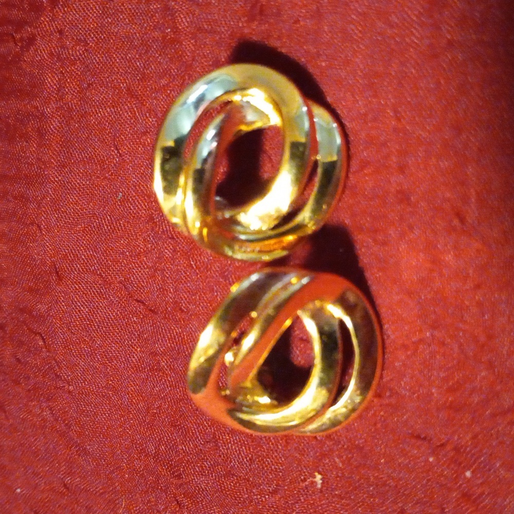 Vintage Monet post earrings.Double link gold tone.